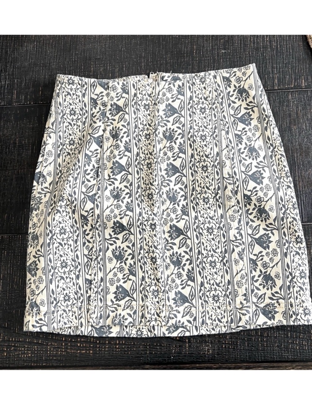 Free People Womens Mini Skirt Size 2 S Small Ivory Gray Printed Short Denim Boho